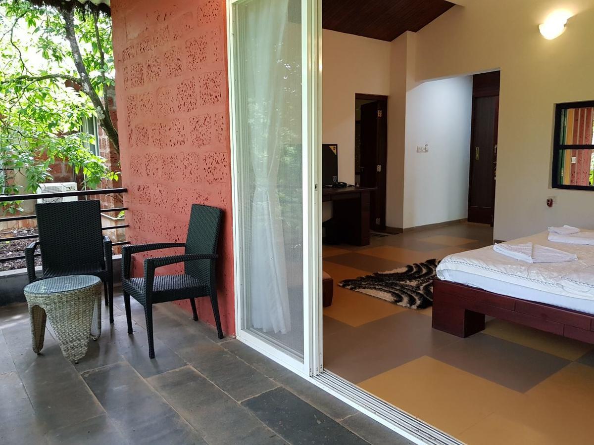 Cherilyn Monta Resort - Ratnagiri Vatul Екстериор снимка